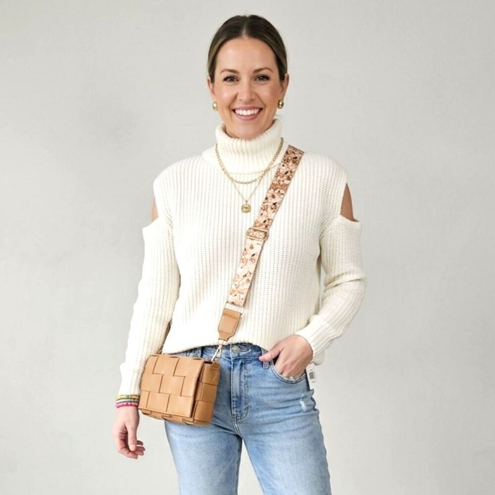 BAR III White Turtleneck Cold Shoulder Tunic Sweater NWT Small